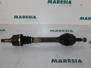 Used Front drive shaft, left Peugeot 407 (6C/J) 2.2 16V Price € 131,25 Margin scheme offered by Maresia Parts