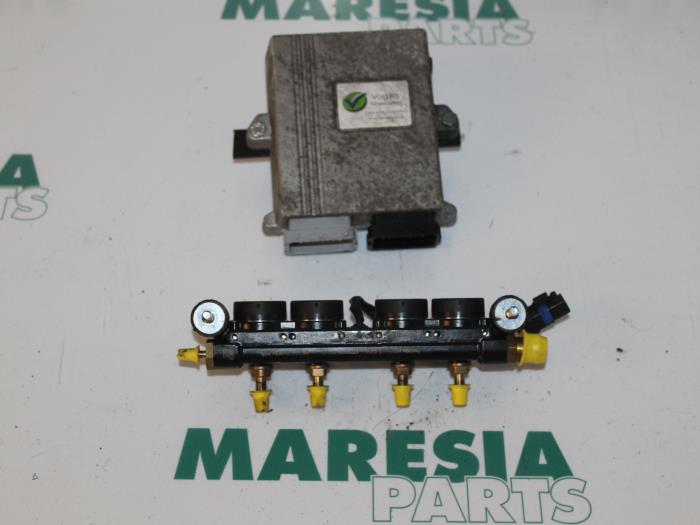 Usagé Système d'injection Peugeot 407 (6C/J) 2.2 16V Prix € 105,00 Règlement à la marge proposé par Maresia Parts