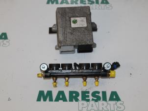 Used Fuel injector nozzle Peugeot 407 (6C/J) 2.2 16V Price € 105,00 Margin scheme offered by Maresia Parts