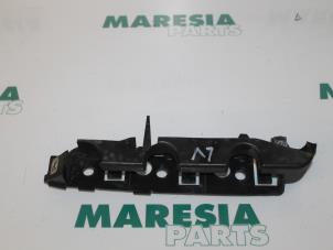 Usagé Traverse inférieure Peugeot 407 (6C/J) 2.2 16V Prix € 25,00 Règlement à la marge proposé par Maresia Parts