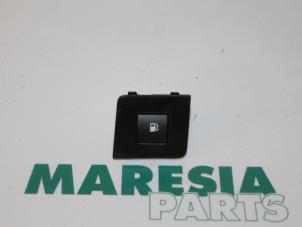 Used Switch Peugeot 407 (6C/J) 2.2 16V Price € 25,00 Margin scheme offered by Maresia Parts