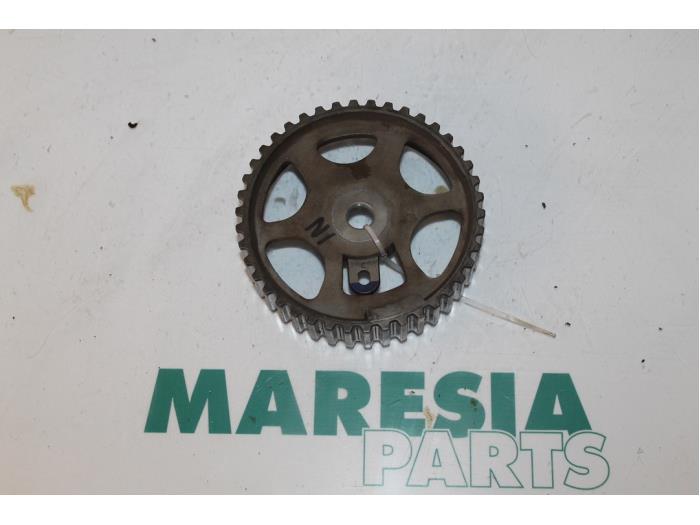 Begagnade Kamaxeldrev Peugeot 406 Break (8E/F) 1.8 16V Pris € 25,00 Marginaltabell erbjuds av Maresia Parts