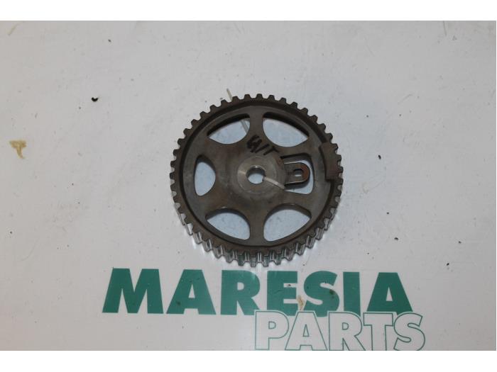 Begagnade Kamaxeldrev Peugeot 406 Break (8E/F) 1.8 16V Pris € 25,00 Marginaltabell erbjuds av Maresia Parts
