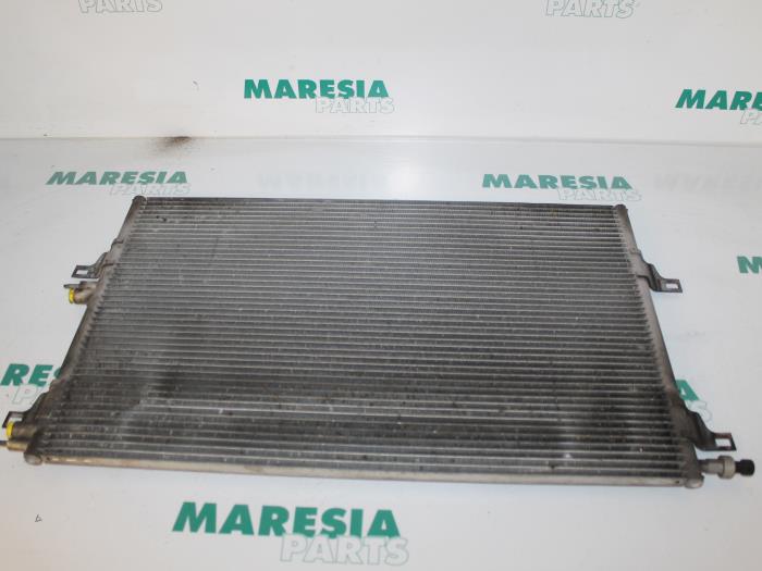 Air conditioning condenser from a Renault Espace (JK) 2.2 dCi 150 16V Grand Espace 2003