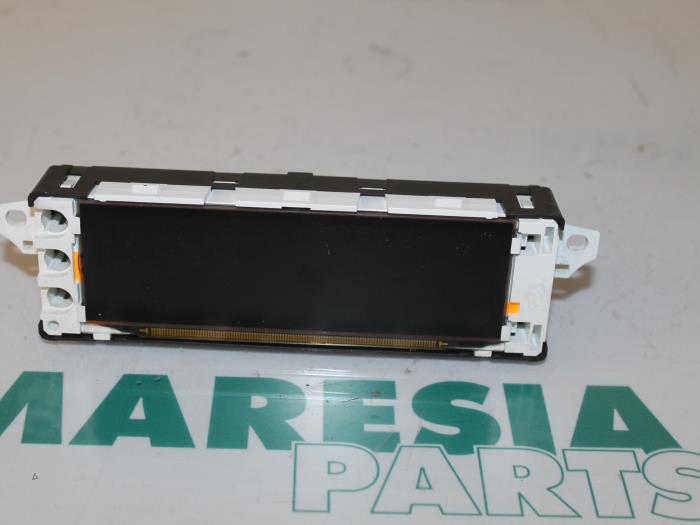 Begagnade Innerdisplay Peugeot Partner (GC/GF/GG/GJ/GK) 1.6 HDI 90 Pris € 36,30 Inklusive moms erbjuds av Maresia Parts