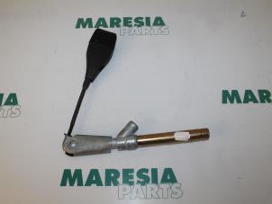 Used Seatbelt tensioner, left Renault Megane II Grandtour (KM) 1.6 16V Price € 35,00 Margin scheme offered by Maresia Parts