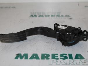 Używane Czujnik polozenia pedalu gazu Renault Twingo II (CN) 1.2 Cena € 19,95 Procedura marży oferowane przez Maresia Parts