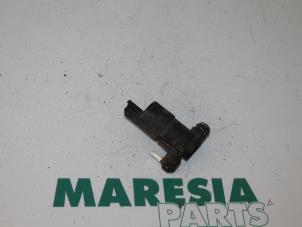 Używane Pompa spryskiwacza przód Citroen C2 (JM) 1.1 Cena € 10,00 Procedura marży oferowane przez Maresia Parts