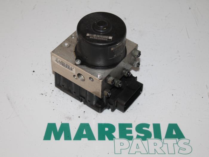 Begagnade ABS-pump Peugeot 206 CC (2D) 2.0 16V Pris € 75,00 Marginaltabell erbjuds av Maresia Parts