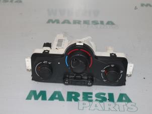 Usados Panel de control de calefacción Renault Megane II (LM) 1.6 16V Precio € 25,00 Norma de margen ofrecido por Maresia Parts