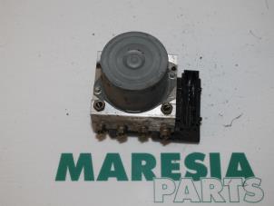 Usagé Bloc ABS Renault Megane II (LM) 1.6 16V Prix € 75,00 Règlement à la marge proposé par Maresia Parts