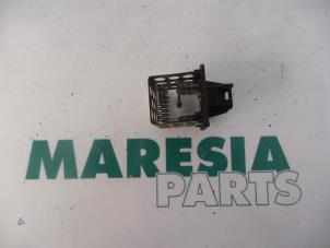Used Heater resistor Peugeot 206 CC (2D) 1.6 16V Price € 20,00 Margin scheme offered by Maresia Parts