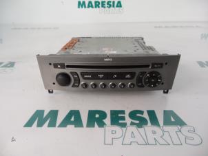 Usados Reproductor de CD y radio Peugeot 308 SW (4E/H) 1.6 HDiF 16V Precio € 75,00 Norma de margen ofrecido por Maresia Parts