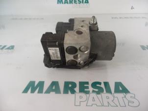 Usagé Bloc ABS Renault Scénic I (JA) 1.6 16V Prix € 75,00 Règlement à la marge proposé par Maresia Parts