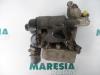 Oil filter holder from a Renault Trafic New (FL) 2.0 dCi 16V 90 2008
