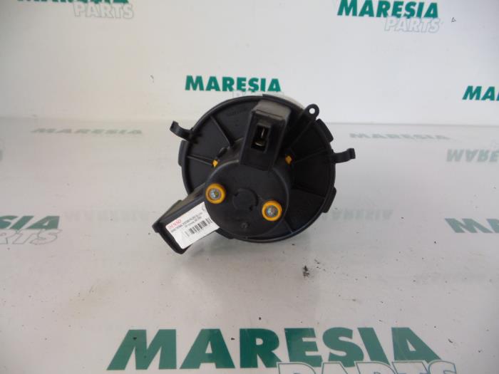Heating and ventilation fan motor from a Fiat Panda (169) 1.2 Fire 2009
