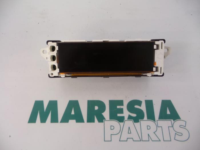 Begagnade Innerdisplay Peugeot Partner (GC/GF/GG/GJ/GK) 1.6 HDI 75 16V Pris € 30,00 Marginaltabell erbjuds av Maresia Parts