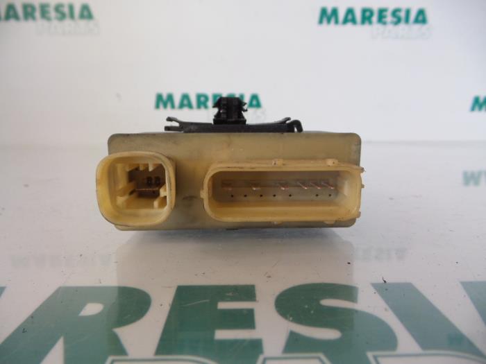 Glow plug relay Peugeot Partner 1.6 HDI 75 16V - 598140