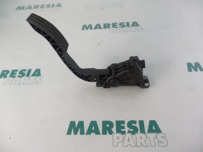 Begagnade Gaspedalsensor Renault Twingo II (CN) 1.2 16V Pris € 19,95 Marginaltabell erbjuds av Maresia Parts
