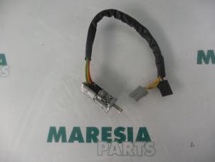 Used Ignition lock + key Renault Kangoo Express (FC) 1.5 dCi 65 Price € 25,00 Margin scheme offered by Maresia Parts
