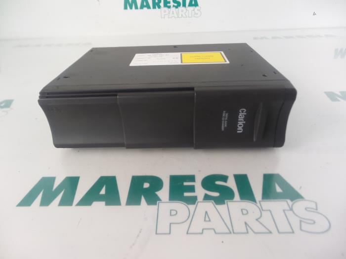 Używane Zmieniarka CD Peugeot 807 2.0 16V Cena € 60,00 Procedura marży oferowane przez Maresia Parts
