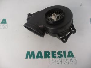 Used Heating and ventilation fan motor Peugeot 807 2.0 16V Price € 40,00 Margin scheme offered by Maresia Parts