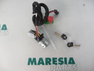 Used Ignition lock + key Peugeot 807 2.0 16V Price € 85,00 Margin scheme offered by Maresia Parts