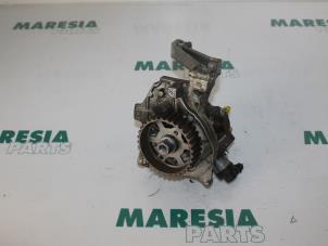 Used Mechanical fuel pump Peugeot 308 SW (4E/H) 1.6 HDiF 16V Price € 25,00 Margin scheme offered by Maresia Parts