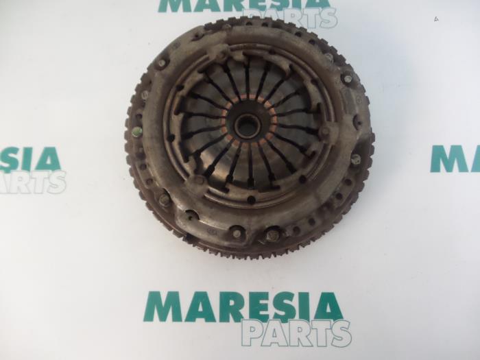 Used Flywheel Renault Megane II (LM) 1.5 dCi 100 Price € 74,95 Margin scheme offered by Maresia Parts