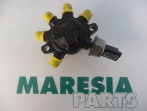 Used Fuel injector nozzle Renault Megane II (LM) 1.5 dCi 100 Price € 50,00 Margin scheme offered by Maresia Parts