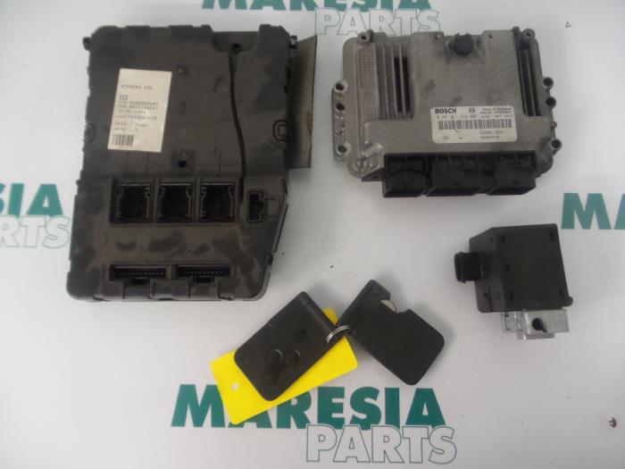 Used Engine management computer Renault Megane II Grandtour (KM) 1.9 dCi 120 Price € 324,99 Margin scheme offered by Maresia Parts