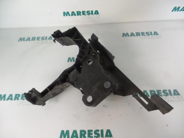 Begagnade Front Renault Megane II Grandtour (KM) 1.9 dCi 120 Pris € 20,00 Marginaltabell erbjuds av Maresia Parts