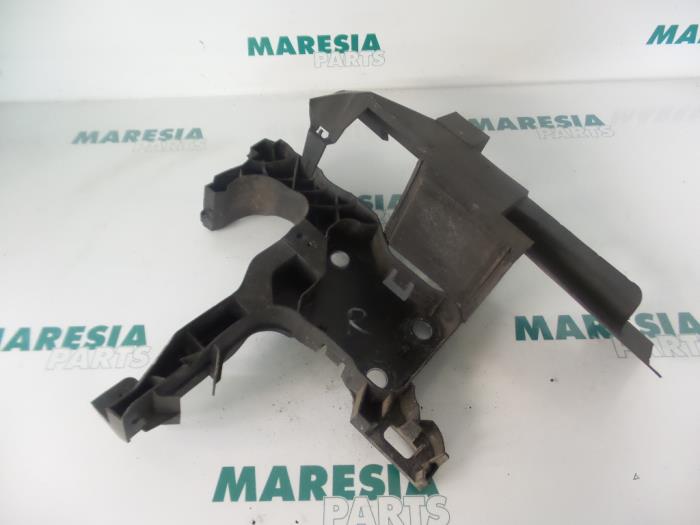 Używane Panel przedni Renault Megane II Grandtour (KM) 1.9 dCi 120 Cena € 20,00 Procedura marży oferowane przez Maresia Parts