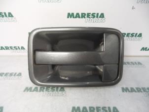 Usagé Poignée de porte arrière droite Fiat Ulysse (220) 1.9 Tds Prix € 30,00 Règlement à la marge proposé par Maresia Parts