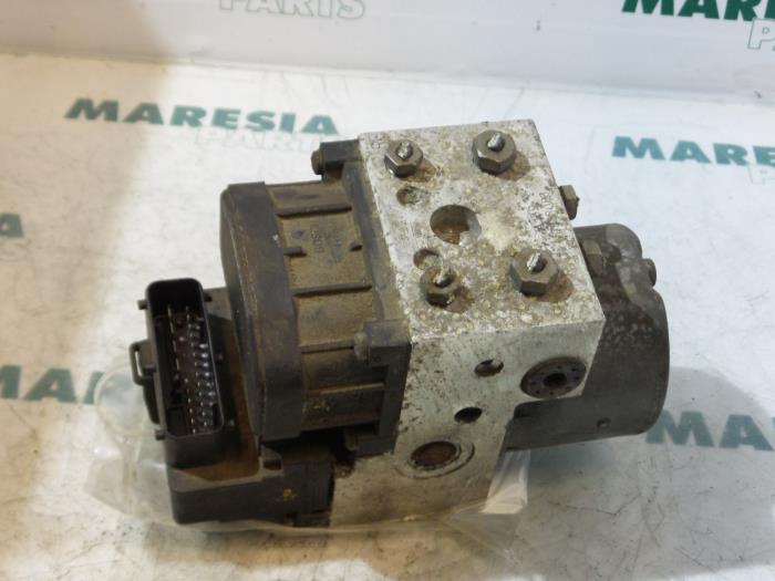 Usagé Bloc ABS Alfa Romeo 156 (932) 2.0 Twin Spark 16V Prix € 45,00 Règlement à la marge proposé par Maresia Parts