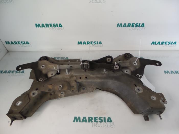 Usados Subchasis Renault Laguna III Estate (KT) 2.0 16V Precio € 70,00 Norma de margen ofrecido por Maresia Parts