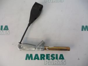 Used Seatbelt tensioner, left Renault Grand Scénic II (JM) 2.0 16V Price € 25,00 Margin scheme offered by Maresia Parts
