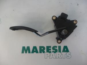 Używane Czujnik polozenia pedalu gazu Renault Grand Scénic II (JM) 2.0 16V Cena € 35,00 Procedura marży oferowane przez Maresia Parts