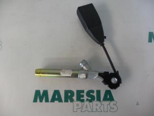 Usados Tensor de cinturón de seguridad derecha Renault Clio II (BB/CB) 1.6 16V Precio € 35,00 Norma de margen ofrecido por Maresia Parts