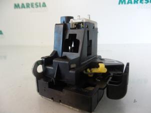 Used Door lock mechanism 2-door, left Renault Clio II (BB/CB) 1.2 Price € 25,00 Margin scheme offered by Maresia Parts