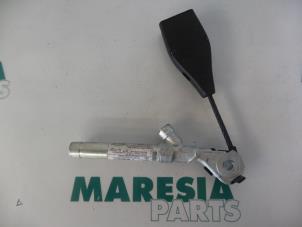 Used Seatbelt tensioner, left Renault Clio II (BB/CB) 1.2 Price € 35,00 Margin scheme offered by Maresia Parts