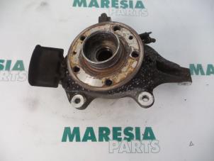 Used Knuckle, front right Renault Laguna III Estate (KT) 2.0 16V Price € 75,00 Margin scheme offered by Maresia Parts