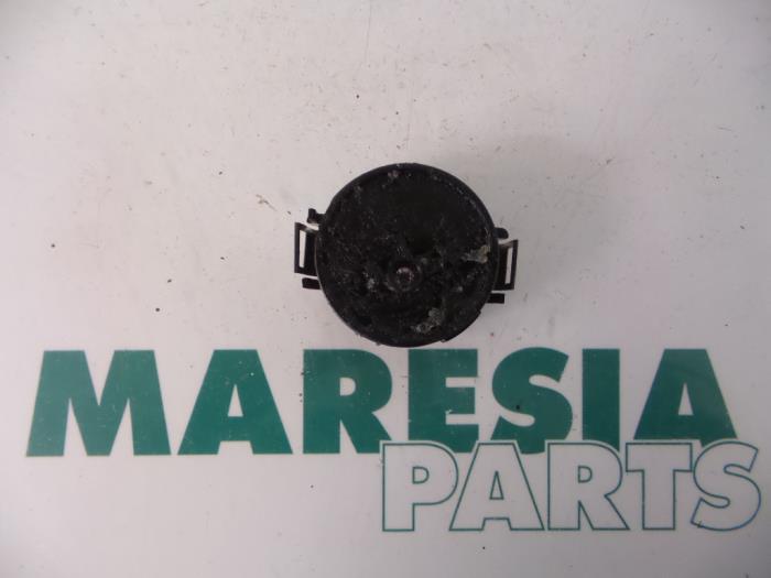 Begagnade Regnsensor Renault Laguna III Estate (KT) 2.0 16V Pris € 15,00 Marginaltabell erbjuds av Maresia Parts