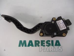 Używane Czujnik polozenia pedalu gazu Renault Laguna III Estate (KT) 2.0 16V Cena € 50,00 Procedura marży oferowane przez Maresia Parts