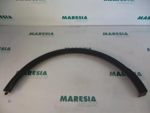 Used Side skirt, right Renault Captur (2R) 0.9 Energy TCE 12V Price € 35,00 Margin scheme offered by Maresia Parts
