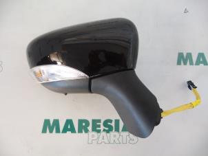 Gebrauchte Außenspiegel rechts Renault Captur (2R) 0.9 Energy TCE 12V Preis € 105,00 Margenregelung angeboten von Maresia Parts