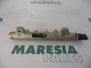 Używane Listwa wtryskowa Renault Master III (ED/HD/UD) 2.5 dCi 16V 100 Cena € 60,00 Procedura marży oferowane przez Maresia Parts