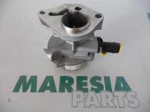 Usagé Pompe à vide (diesel) Renault Scénic II (JM) 1.5 dCi 105 Prix € 30,00 Règlement à la marge proposé par Maresia Parts