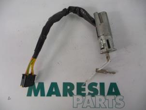 Used Ignition lock + key Renault Twingo (C06) 1.2 Price € 35,00 Margin scheme offered by Maresia Parts
