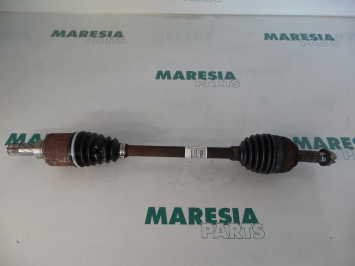 Gebrauchte Antriebswelle links vorne Renault Clio III Estate/Grandtour (KR) 1.5 dCi FAP Preis € 35,00 Margenregelung angeboten von Maresia Parts